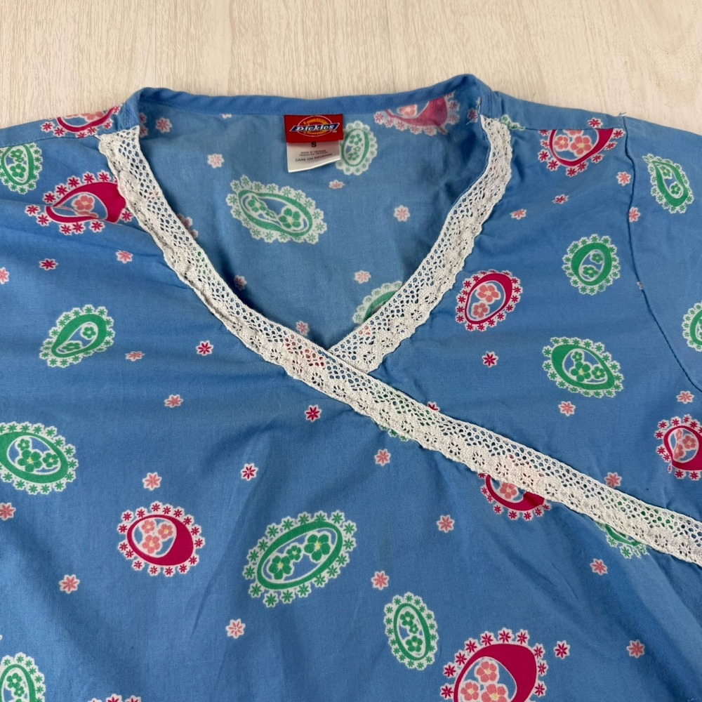 Dickies Scrub Womens Top Size Small Multicolored Blue Floral Paisley Lace V Neck